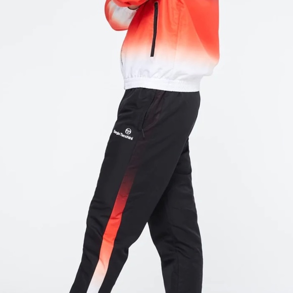 “ NWT Sergio Tacchini SFUMATA Track Suit. Very nice
Can be worn all year long - Picture 3 of 6